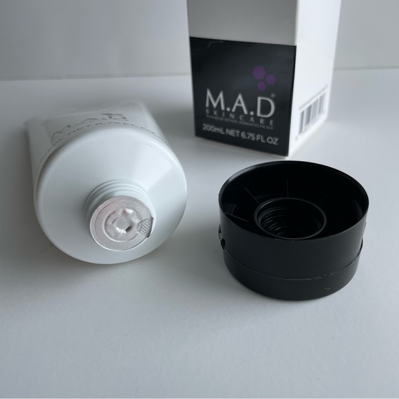 M.A.D. skincare glycolic age defusing cleanser 6.75 fl oz new with seal and box - Picture 6 of 6